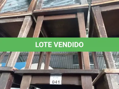 LOTE 041 - 04 MESAS DE MADEIRA MEDINDO 80CMX80CM. (NO ESTADO, NÃO SABEMOS SE FUNCIONA. LEILÃO NÃO TEM GARANTIA E NEM DEVOLUÇÃO).