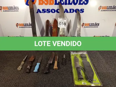 LOTE 050 - 01 LOTE COM FACAS DIVERSAS (NO ESTADO, NÃO SABEMOS SE FUNCIONA. LEILÃO NÃO TEM GARANTIA E NEM DEVOLUÇÃO).