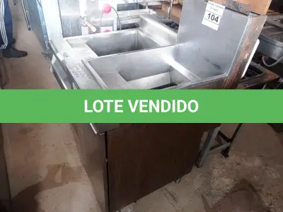 LOTE 104 - 01 FRITADEIRA INDUSTRIAL VULCAN EM AÇO INOX. (NO ESTADO, NÃO SABEMOS SE FUNCIONA. LEILÃO NÃO TEM GARANTIA E NEM DEVOLUÇÃO).