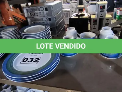 LOTE 032 - 01 LOTE COM PRATOS PORCELANA SCHIMIDT E XICARAS PORCELANA SCHIMIDT (NO ESTADO, NÃO SABEMOS SE FUNCIONA. LEILÃO NÃO TEM GARANTIA E NEM DEVOLUÇÃO).