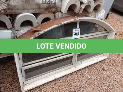 LOTE 489 - 01 JANELA VENEZIANA PEQUENA. (NO ESTADO) ATENÇÃO! FAZER A VISITAÇÃO ANTES DE ARREMATAR, NÃO SABEMOS SE FUNCIONA. LEILÃO NÃO TEM GARANTIA E NEM DEVOLUÇÃO, SUJEITO A POSSÍVEIS AVARIAS VISÍVEIS/OCULTAS E/OU AUSÊNCIA DE COMPONENTES.