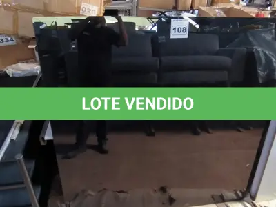 LOTE 108 - 01 TAMPO DE MESA EM MADEIRA COM VIDRO NA COR PRETA (NO ESTADO, NÃO SABEMOS SE FUNCIONA. LEILÃO NÃO TEM GARANTIA E NEM DEVOLUÇÃO).