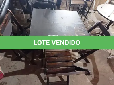 LOTE 094 - 01 MESA DE MADEIRA DOBRÁVEL COM 04 CADEIRAS. (NO ESTADO, NÃO SABEMOS SE FUNCIONA. LEILÃO NÃO TEM GARANTIA E NEM DEVOLUÇÃO).