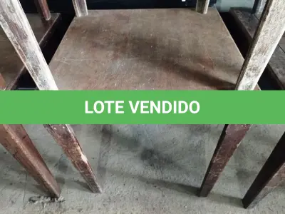 LOTE 040 - 04 MESAS DE MADEIRA MEDINDO 80CMX80CM. (NO ESTADO, NÃO SABEMOS SE FUNCIONA. LEILÃO NÃO TEM GARANTIA E NEM DEVOLUÇÃO).
