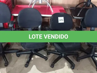 LOTE 079 - 04 CADEIRAS GIRATÓRIAS PARA ESCRITÓRIO. (NO ESTADO, NÃO SABEMOS SE FUNCIONA. LEILÃO NÃO TEM GARANTIA E NEM DEVOLUÇÃO).