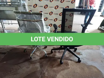 LOTE 087 - 02 CADEIRAS GIRATÓRIAS PARA ESCRITÓRIO AIRGRID. (NO ESTADO, NÃO SABEMOS SE FUNCIONA. LEILÃO NÃO TEM GARANTIA E NEM DEVOLUÇÃO).