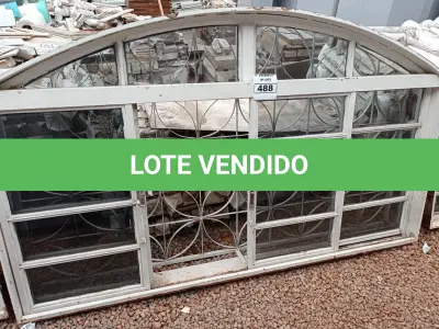 LOTE 488 - 01 JANELA VENEZIANA. (NO ESTADO) ATENÇÃO! FAZER A VISITAÇÃO ANTES DE ARREMATAR, NÃO SABEMOS SE FUNCIONA. LEILÃO NÃO TEM GARANTIA E NEM DEVOLUÇÃO, SUJEITO A POSSÍVEIS AVARIAS VISÍVEIS/OCULTAS E/OU AUSÊNCIA DE COMPONENTES.