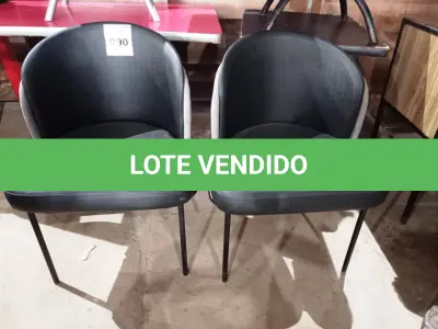 LOTE 090 - 02 CADEIRAS POLTRONA NA COR CINZA. (NO ESTADO, NÃO SABEMOS SE FUNCIONA. LEILÃO NÃO TEM GARANTIA E NEM DEVOLUÇÃO).