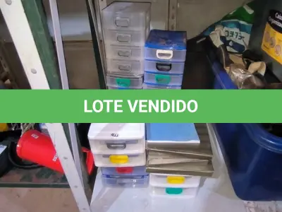 LOTE 006 - 01 LOTE COM CAIXAS ORGANIZADORES PEQUENAS (NO ESTADO, NÃO SABEMOS SE FUNCIONA. LEILÃO NÃO TEM GARANTIA E NEM DEVOLUÇÃO).