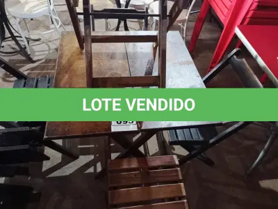 LOTE 095 - 01 MESA DE MADEIRA DOBRÁVEL COM 05 CADEIRAS. (NO ESTADO, NÃO SABEMOS SE FUNCIONA. LEILÃO NÃO TEM GARANTIA E NEM DEVOLUÇÃO).