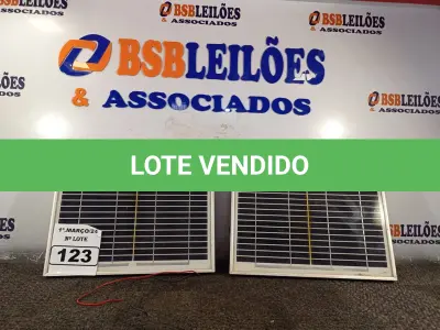 LOTE 123 - 02 PAINÉIS SOLARES 18V 10W. (NO ESTADO) ATENÇÃO! FAZER A VISITAÇÃO ANTES DE ARREMATAR, NÃO SABEMOS SE FUNCIONA. LEILÃO NÃO TEM GARANTIA E NEM DEVOLUÇÃO, SUJEITO A POSSÍVEIS AVARIAS VISÍVEIS/OCULTAS E/OU AUSÊNCIA DE COMPONENTES.