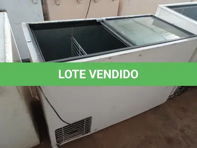 LOTE 135 - 01 FREEZER HORIZONTAL COM TAMPAS DE CORRER 220V. (NO ESTADO) ATENÇÃO! FAZER A VISITAÇÃO ANTES DE ARREMATAR, NÃO SABEMOS SE FUNCIONA. LEILÃO NÃO TEM GARANTIA E NEM DEVOLUÇÃO, SUJEITO A POSSÍVEIS AVARIAS VISÍVEIS/OCULTAS E/OU AUSÊNCIA DE COMPONENTES.