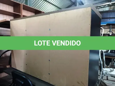 LOTE 134 - 01 ARMÁRIO EM MDF COM 02 PORTAS E CHAVES MEDINDO 120CMX42CM. (NO ESTADO, NÃO SABEMOS SE FUNCIONA. LEILÃO NÃO TEM GARANTIA E NEM DEVOLUÇÃO).