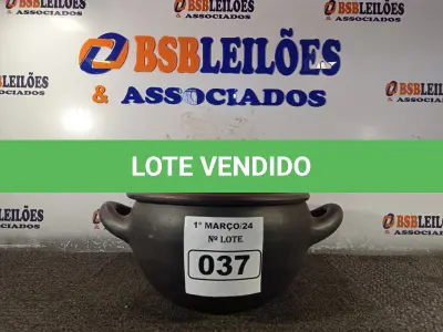 LOTE 037 - 01 PANELA DE BARRO. (NO ESTADO) ATENÇÃO! FAZER A VISITAÇÃO ANTES DE ARREMATAR, NÃO SABEMOS SE FUNCIONA. LEILÃO NÃO TEM GARANTIA E NEM DEVOLUÇÃO, SUJEITO A POSSÍVEIS AVARIAS VISÍVEIS/OCULTAS E/OU AUSÊNCIA DE COMPONENTES.