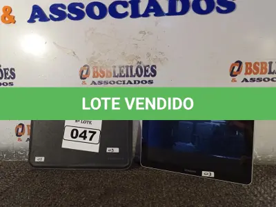 LOTE 047 - 01 TABLET MARCA SAMSUNG. (NO ESTADO) ATENÇÃO! FAZER A VISITAÇÃO ANTES DE ARREMATAR, NÃO SABEMOS SE FUNCIONA. LEILÃO NÃO TEM GARANTIA E NEM DEVOLUÇÃO, SUJEITO A POSSÍVEIS AVARIAS VISÍVEIS/OCULTAS E/OU AUSÊNCIA DE COMPONENTES.