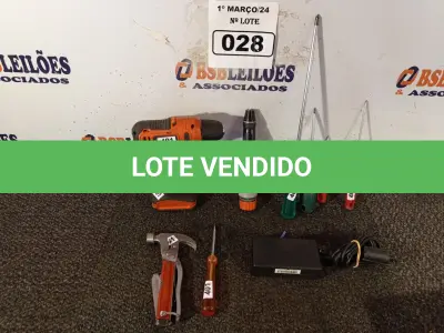 LOTE 028 - 01 PARAFUSADEIRA E VÁRIAS FERRAMENTAS. (NO ESTADO) ATENÇÃO! FAZER A VISITAÇÃO ANTES DE ARREMATAR, NÃO SABEMOS SE FUNCIONA. LEILÃO NÃO TEM GARANTIA E NEM DEVOLUÇÃO, SUJEITO A POSSÍVEIS AVARIAS VISÍVEIS/OCULTAS E/OU AUSÊNCIA DE COMPONENTES.