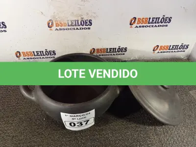 LOTE 037 - 01 PANELA DE BARRO. (NO ESTADO) ATENÇÃO! FAZER A VISITAÇÃO ANTES DE ARREMATAR, NÃO SABEMOS SE FUNCIONA. LEILÃO NÃO TEM GARANTIA E NEM DEVOLUÇÃO, SUJEITO A POSSÍVEIS AVARIAS VISÍVEIS/OCULTAS E/OU AUSÊNCIA DE COMPONENTES.