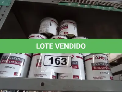 LOTE 163 - 12 LATAS DE COLA PLÁSTICA ANJO. (NO ESTADO) ATENÇÃO! FAZER A VISITAÇÃO ANTES DE ARREMATAR, NÃO SABEMOS SE FUNCIONA. LEILÃO NÃO TEM GARANTIA E NEM DEVOLUÇÃO, SUJEITO A POSSÍVEIS AVARIAS VISÍVEIS/OCULTAS E/OU AUSÊNCIA DE COMPONENTES.