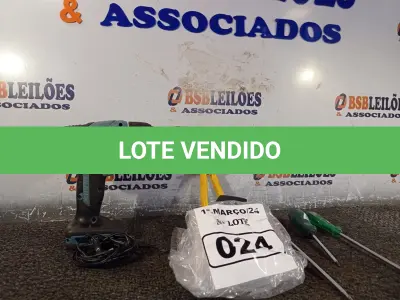 LOTE 024 - 01 PARAFUSADEIRA E VÁRIAS FERRAMENTAS. (NO ESTADO) ATENÇÃO! FAZER A VISITAÇÃO ANTES DE ARREMATAR, NÃO SABEMOS SE FUNCIONA. LEILÃO NÃO TEM GARANTIA E NEM DEVOLUÇÃO, SUJEITO A POSSÍVEIS AVARIAS VISÍVEIS/OCULTAS E/OU AUSÊNCIA DE COMPONENTES.