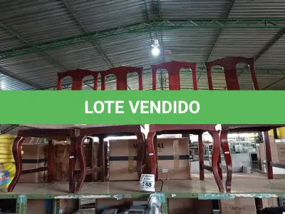 LOTE 148 - 04 CADEIRAS EM MADEIRA COM ASSENTO ALMOFADADO. (NO ESTADO) ATENÇÃO! FAZER A VISITAÇÃO ANTES DE ARREMATAR, NÃO SABEMOS SE FUNCIONA. LEILÃO NÃO TEM GARANTIA E NEM DEVOLUÇÃO, SUJEITO A POSSÍVEIS AVARIAS VISÍVEIS/OCULTAS E/OU AUSÊNCIA DE COMPONENTES.