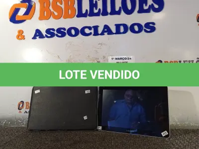 LOTE 031 - 01 TABLET MARCA SAMSUNG. (NO ESTADO) ATENÇÃO! FAZER A VISITAÇÃO ANTES DE ARREMATAR, NÃO SABEMOS SE FUNCIONA. LEILÃO NÃO TEM GARANTIA E NEM DEVOLUÇÃO, SUJEITO A POSSÍVEIS AVARIAS VISÍVEIS/OCULTAS E/OU AUSÊNCIA DE COMPONENTES.