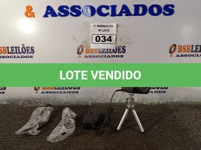 LOTE 034 - 01 FILMADORA MARCA CANON HD VIXIA HF R50 COM CARREGADOR E TRIPE. (NO ESTADO) ATENÇÃO! FAZER A VISITAÇÃO ANTES DE ARREMATAR, NÃO SABEMOS SE FUNCIONA. LEILÃO NÃO TEM GARANTIA E NEM DEVOLUÇÃO, SUJEITO A POSSÍVEIS AVARIAS VISÍVEIS/OCULTAS E/OU AUSÊNCIA DE COMPONENTES.