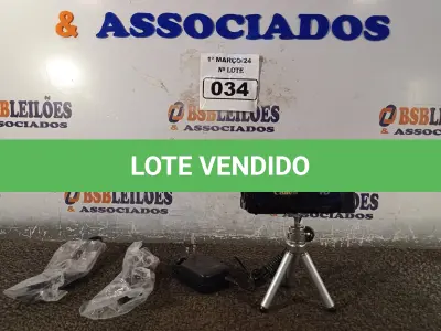 LOTE 034 - 01 FILMADORA MARCA CANON HD VIXIA HF R50 COM CARREGADOR E TRIPE. (NO ESTADO) ATENÇÃO! FAZER A VISITAÇÃO ANTES DE ARREMATAR, NÃO SABEMOS SE FUNCIONA. LEILÃO NÃO TEM GARANTIA E NEM DEVOLUÇÃO, SUJEITO A POSSÍVEIS AVARIAS VISÍVEIS/OCULTAS E/OU AUSÊNCIA DE COMPONENTES.