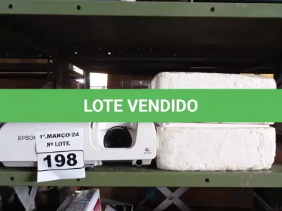 LOTE 198 - 02 PROJETORES MULTIMIDIA MARCAS E MODELOS DIVERSOS. (NO ESTADO) ATENÇÃO! FAZER A VISITAÇÃO ANTES DE ARREMATAR, NÃO SABEMOS SE FUNCIONA. LEILÃO NÃO TEM GARANTIA E NEM DEVOLUÇÃO, SUJEITO A POSSÍVEIS AVARIAS VISÍVEIS/OCULTAS E/OU AUSÊNCIA DE COMPONENTES.