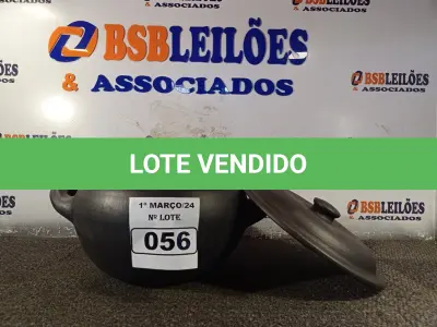 LOTE 056 - 01 PANELA DE BARRO. (NO ESTADO) ATENÇÃO! FAZER A VISITAÇÃO ANTES DE ARREMATAR, NÃO SABEMOS SE FUNCIONA. LEILÃO NÃO TEM GARANTIA E NEM DEVOLUÇÃO, SUJEITO A POSSÍVEIS AVARIAS VISÍVEIS/OCULTAS E/OU AUSÊNCIA DE COMPONENTES.