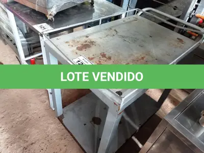 LOTE 122 - 01 CARRINHO DE FERRO PARA TRANSPORTE DE ALIMENTOS, MEDINDO 90CMX61CM. (NO ESTADO, NÃO SABEMOS SE FUNCIONA. LEILÃO NÃO TEM GARANTIA E NEM DEVOLUÇÃO).