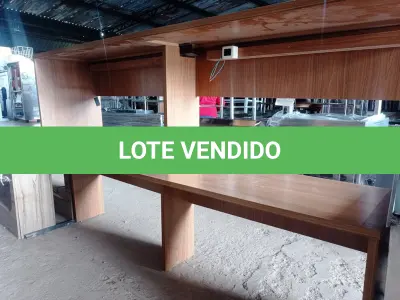 LOTE 154 - 02 MESAS DE MADEIRA PARA ESCRITÓRIO MEDINDO 250CMX55CM CADA. (NO ESTADO, NÃO SABEMOS SE FUNCIONA. LEILÃO NÃO TEM GARANTIA E NEM DEVOLUÇÃO).