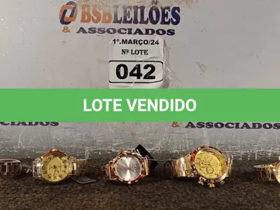 LOTE 042 - 05 RELÓGIOS MARCAS E MODELOS DIVERSOS. (NO ESTADO) ATENÇÃO! FAZER A VISITAÇÃO ANTES DE ARREMATAR, NÃO SABEMOS SE FUNCIONA. LEILÃO NÃO TEM GARANTIA E NEM DEVOLUÇÃO, SUJEITO A POSSÍVEIS AVARIAS VISÍVEIS/OCULTAS E/OU AUSÊNCIA DE COMPONENTES.