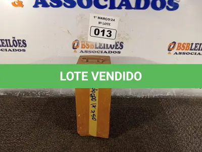 LOTE 013 - 01 MICROSCÓPIO. (NO ESTADO) ATENÇÃO! FAZER A VISITAÇÃO ANTES DE ARREMATAR, NÃO SABEMOS SE FUNCIONA. LEILÃO NÃO TEM GARANTIA E NEM DEVOLUÇÃO, SUJEITO A POSSÍVEIS AVARIAS VISÍVEIS/OCULTAS E/OU AUSÊNCIA DE COMPONENTES.