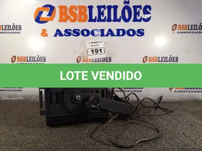 LOTE 191 - 01 LUMINÁRIA PARA ESTÚDIO LINE PRO. (NO ESTADO) ATENÇÃO! FAZER A VISITAÇÃO ANTES DE ARREMATAR, NÃO SABEMOS SE FUNCIONA. LEILÃO NÃO TEM GARANTIA E NEM DEVOLUÇÃO, SUJEITO A POSSÍVEIS AVARIAS VISÍVEIS/OCULTAS E/OU AUSÊNCIA DE COMPONENTES.
