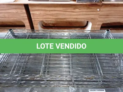 LOTE 140 - 01 ESTANTE GRADEADA DESMONTADA COM 04 PRATELEIRAS. (NO ESTADO. LEILÃO NÃO TEM GARANTIA E NEM DEVOLUÇÃO).