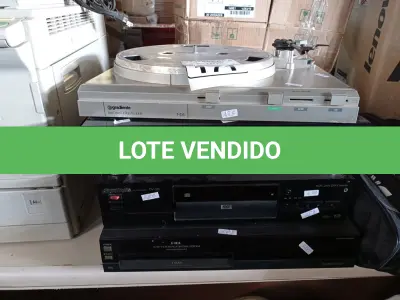 LOTE 171 - 02 TOCA CD, 01 VIDEOCASSETE E 01 TOCA DISCOS. (NO ESTADO) ATENÇÃO! FAZER A VISITAÇÃO ANTES DE ARREMATAR, NÃO SABEMOS SE FUNCIONA. LEILÃO NÃO TEM GARANTIA E NEM DEVOLUÇÃO, SUJEITO A POSSÍVEIS AVARIAS VISÍVEIS/OCULTAS E/OU AUSÊNCIA DE COMPONENTES.