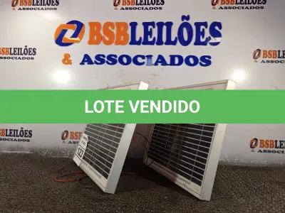 LOTE 123 - 02 PAINÉIS SOLARES 18V 10W. (NO ESTADO) ATENÇÃO! FAZER A VISITAÇÃO ANTES DE ARREMATAR, NÃO SABEMOS SE FUNCIONA. LEILÃO NÃO TEM GARANTIA E NEM DEVOLUÇÃO, SUJEITO A POSSÍVEIS AVARIAS VISÍVEIS/OCULTAS E/OU AUSÊNCIA DE COMPONENTES.