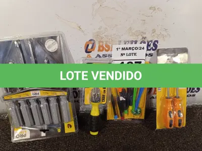 LOTE 107 - 02 JOGOS DE CHAVES FENDA/PHILIPS, 01 KIT DE CHAVES DE PRECISÃO E 01 CHAVE COM 06 PONTAS INTERCAMBIÁVEIS. (NO ESTADO) ATENÇÃO! FAZER A VISITAÇÃO ANTES DE ARREMATAR, NÃO SABEMOS SE FUNCIONA. LEILÃO NÃO TEM GARANTIA E NEM DEVOLUÇÃO, SUJEITO A POSSÍVEIS AVARIAS VISÍVEIS/OCULTAS E/OU AUSÊNCIA DE COMPONENTES.