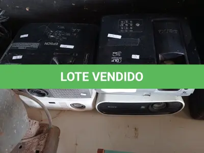 LOTE 131 - 06 PROJETORES MULTIMIDIA MARCAS E MODELOS DIVERSOS PARA RETIRADA DE PEÇAS. (NO ESTADO) ATENÇÃO! FAZER A VISITAÇÃO ANTES DE ARREMATAR, NÃO SABEMOS SE FUNCIONA. LEILÃO NÃO TEM GARANTIA E NEM DEVOLUÇÃO, SUJEITO A POSSÍVEIS AVARIAS VISÍVEIS/OCULTAS E/OU AUSÊNCIA DE COMPONENTES.