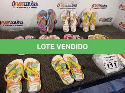 LOTE 111 - 01 LOTE COM VÁRIAS SANDÁLIAS TAMANHOS DIVERSOS. (NO ESTADO) ATENÇÃO! FAZER A VISITAÇÃO ANTES DE ARREMATAR, NÃO SABEMOS SE FUNCIONA. LEILÃO NÃO TEM GARANTIA E NEM DEVOLUÇÃO, SUJEITO A POSSÍVEIS AVARIAS VISÍVEIS/OCULTAS E/OU AUSÊNCIA DE COMPONENTES.
