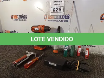 LOTE 028 - 01 PARAFUSADEIRA E VÁRIAS FERRAMENTAS. (NO ESTADO) ATENÇÃO! FAZER A VISITAÇÃO ANTES DE ARREMATAR, NÃO SABEMOS SE FUNCIONA. LEILÃO NÃO TEM GARANTIA E NEM DEVOLUÇÃO, SUJEITO A POSSÍVEIS AVARIAS VISÍVEIS/OCULTAS E/OU AUSÊNCIA DE COMPONENTES.