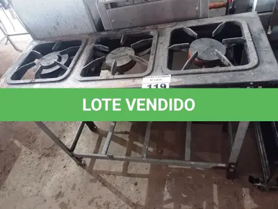 LOTE 119 - 01 FOGÃO INDUSTRIAL METALMAQ 3 BOCAS EM LINHA. (NO ESTADO, NÃO SABEMOS SE FUNCIONA. LEILÃO NÃO TEM GARANTIA E NEM DEVOLUÇÃO).