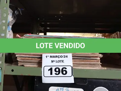 LOTE 196 - 01 LOTE COM VÁRIOS DISCOS DE VINIL. (NO ESTADO) ATENÇÃO! FAZER A VISITAÇÃO ANTES DE ARREMATAR, NÃO SABEMOS SE FUNCIONA. LEILÃO NÃO TEM GARANTIA E NEM DEVOLUÇÃO, SUJEITO A POSSÍVEIS AVARIAS VISÍVEIS/OCULTAS E/OU AUSÊNCIA DE COMPONENTES.