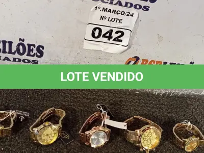 LOTE 042 - 05 RELÓGIOS MARCAS E MODELOS DIVERSOS. (NO ESTADO) ATENÇÃO! FAZER A VISITAÇÃO ANTES DE ARREMATAR, NÃO SABEMOS SE FUNCIONA. LEILÃO NÃO TEM GARANTIA E NEM DEVOLUÇÃO, SUJEITO A POSSÍVEIS AVARIAS VISÍVEIS/OCULTAS E/OU AUSÊNCIA DE COMPONENTES.