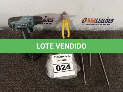 LOTE 024 - 01 PARAFUSADEIRA E VÁRIAS FERRAMENTAS. (NO ESTADO) ATENÇÃO! FAZER A VISITAÇÃO ANTES DE ARREMATAR, NÃO SABEMOS SE FUNCIONA. LEILÃO NÃO TEM GARANTIA E NEM DEVOLUÇÃO, SUJEITO A POSSÍVEIS AVARIAS VISÍVEIS/OCULTAS E/OU AUSÊNCIA DE COMPONENTES.