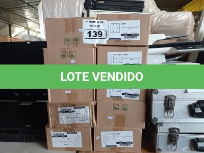 LOTE 139 - 01 LOTE COM GRANDE QUANTIDADE DE ESPELHOS PARA TOMADA PL 4X4 P/2 TOMADA FIXA DE EMBUTIR. (NO ESTADO) ATENÇÃO! FAZER A VISITAÇÃO ANTES DE ARREMATAR, NÃO SABEMOS SE FUNCIONA. LEILÃO NÃO TEM GARANTIA E NEM DEVOLUÇÃO, SUJEITO A POSSÍVEIS AVARIAS VISÍVEIS/OCULTAS E/OU AUSÊNCIA DE COMPONENTES.