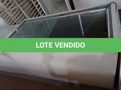 LOTE 145 - 01 FREEZER HORIZONTAL COM TAMPAS DE CORRER 220V. (NO ESTADO) ATENÇÃO! FAZER A VISITAÇÃO ANTES DE ARREMATAR, NÃO SABEMOS SE FUNCIONA. LEILÃO NÃO TEM GARANTIA E NEM DEVOLUÇÃO, SUJEITO A POSSÍVEIS AVARIAS VISÍVEIS/OCULTAS E/OU AUSÊNCIA DE COMPONENTES.