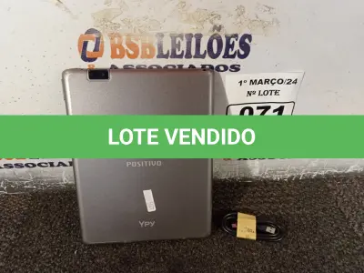 LOTE 071 - 01 TABLET MARCA POSITIVO COM CABO. (NO ESTADO) ATENÇÃO! FAZER A VISITAÇÃO ANTES DE ARREMATAR, NÃO SABEMOS SE FUNCIONA. LEILÃO NÃO TEM GARANTIA E NEM DEVOLUÇÃO, SUJEITO A POSSÍVEIS AVARIAS VISÍVEIS/OCULTAS E/OU AUSÊNCIA DE COMPONENTES.