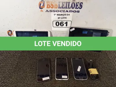 LOTE 061 - 02 TABLETS E 03 CELULARES MARCAS E MODELOS DIVERSOS. (NO ESTADO) ATENÇÃO! FAZER A VISITAÇÃO ANTES DE ARREMATAR, NÃO SABEMOS SE FUNCIONA. LEILÃO NÃO TEM GARANTIA E NEM DEVOLUÇÃO, SUJEITO A POSSÍVEIS AVARIAS VISÍVEIS/OCULTAS E/OU AUSÊNCIA DE COMPONENTES.