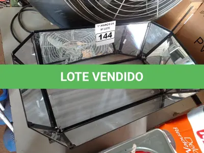 LOTE 144 - 01 LUMINÁRIA PARA ESTÚDIO LINE PRO. (NO ESTADO) ATENÇÃO! FAZER A VISITAÇÃO ANTES DE ARREMATAR, NÃO SABEMOS SE FUNCIONA. LEILÃO NÃO TEM GARANTIA E NEM DEVOLUÇÃO, SUJEITO A POSSÍVEIS AVARIAS VISÍVEIS/OCULTAS E/OU AUSÊNCIA DE COMPONENTES.